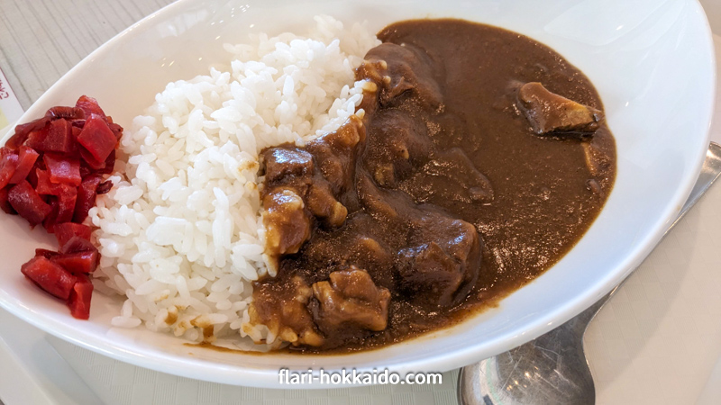 新日本海フェリーのオリジナルビーフカレーをレストランで食べました