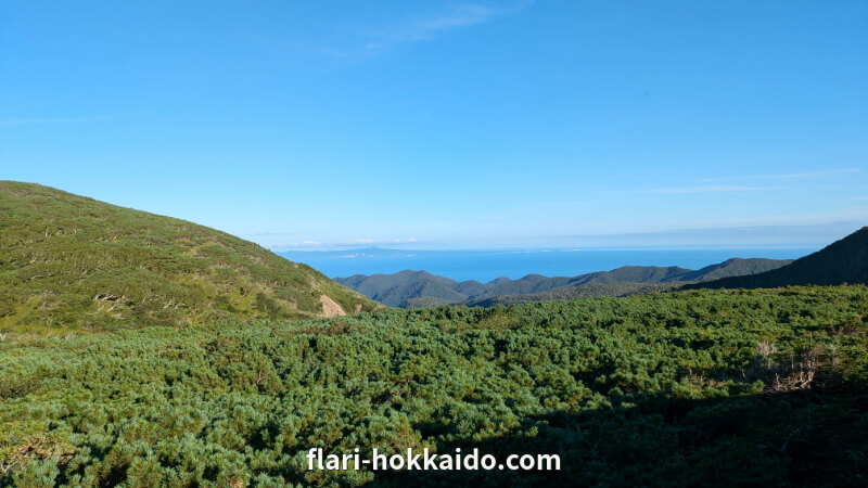 晴れた日の知床峠の景色が美しい